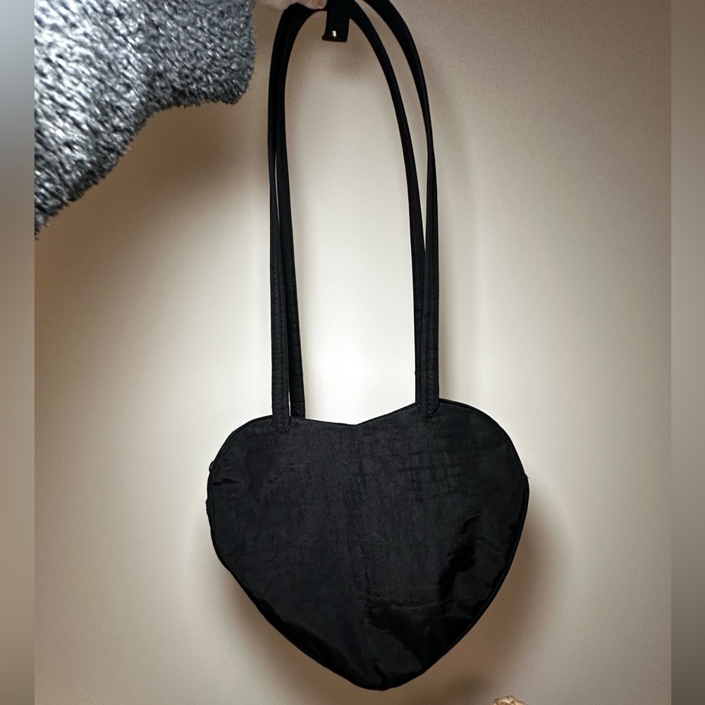 NWOT BAGGU Black Heart Shoulder Bag